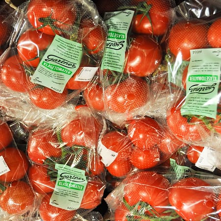 Norsk perforert plastfolie for tomater, gulrøtter, kål og mer.